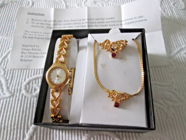 BOXED  Set  – Ladies Gold Colour Quartz Watch + Chain/Pendant+ Brooch VINTAGE