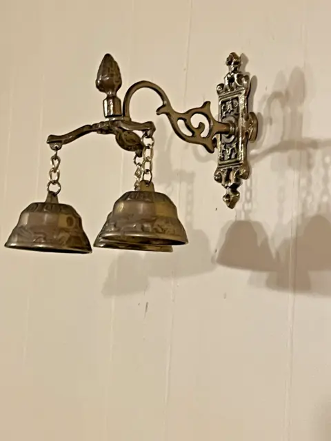 Montaje de pared vintage de 3 campanas Bell Shop Keepers