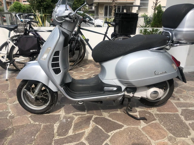 PIAGGIO VESPA GTS 250 Colore blu VERO AFFARE PIAGGIO VESPA GTS 250 Colore blu VERO AFFARE