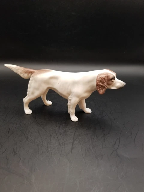 Vtg porcelain pointer dog figurine 6.25 in wide by 2.75 in high