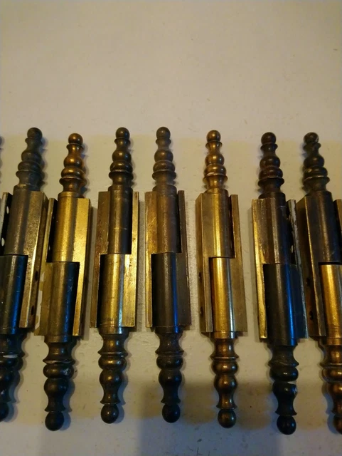 Lot De 21 Charnières Boutonnières Anciennes En Fonte - Motif Tourbillon