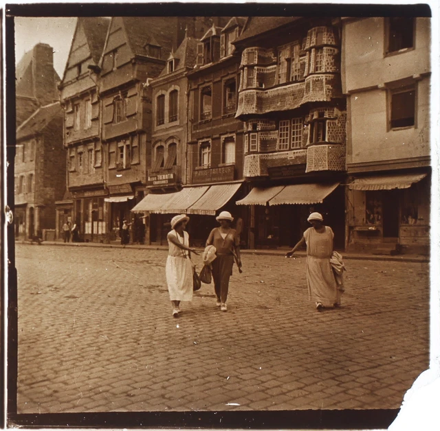 FRANCE Lannion Trois femmes Mode c1925 Photo Vintage Plaque de verre