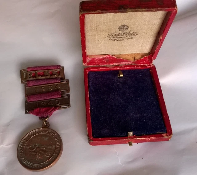 ROYAL LIFE SAVING Society Bronze Medal With Two Bars With Original Box