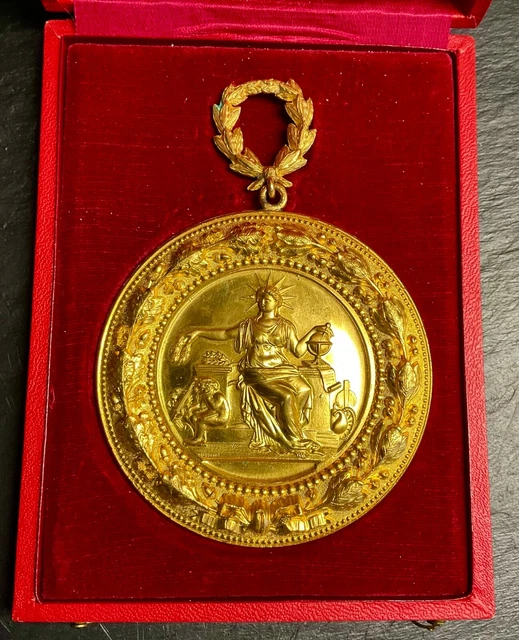 TROISIÈME RÉPUBLIQUE Médaille d’encouragement au bien fme