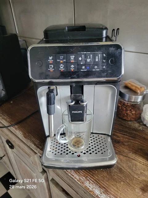 Máquina de Café Automática PHILIPS Ep2221 / 40 Series 2200