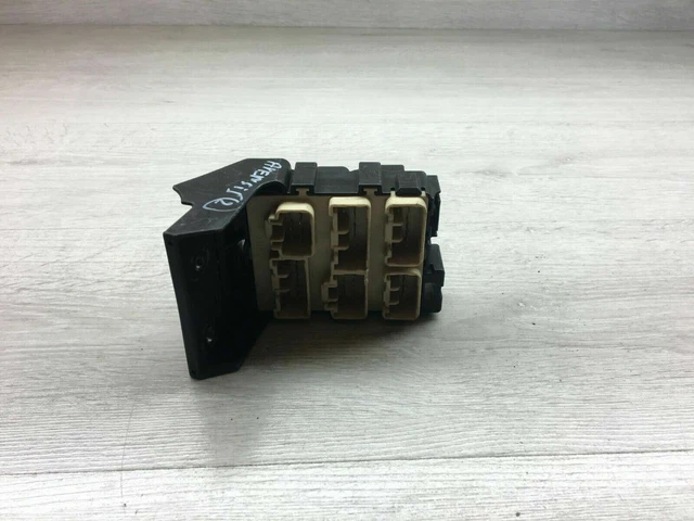M88 Toyota Avensis T25 2005 Fusible Boite 10.31-8273405030 8273405030