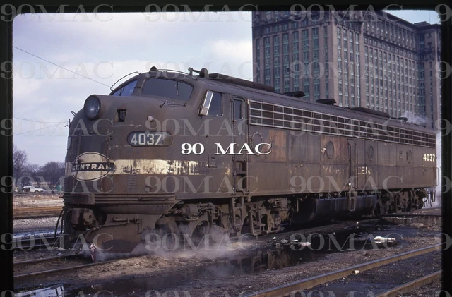 NEW YORK CENTRAL-NYC EMD E8A #4037. Detroit (MI). Original Slide 1971.