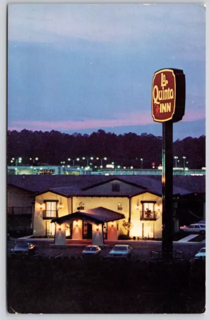 La Quinta Inn Birds Eye Night View Old Cars Motel Hotel Vintage UNP Postcard