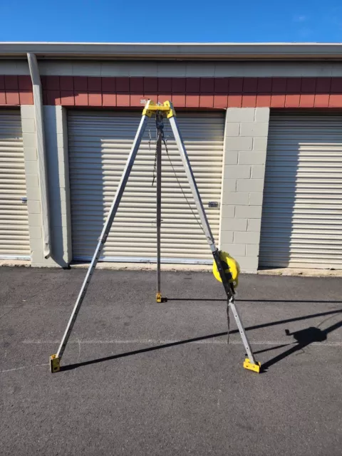 FrenchCreek's S50G-7 Confined Space System with Tripod & SRL 350 Lbs 2