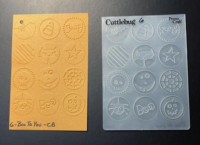 Carpeta De Relieve De Cuttlebug ""Boo To You"" - Halloween, Gato, Murciélago, Araña, Caramelo