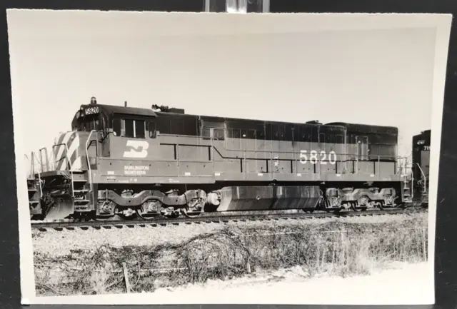 Burlington Northern Railroad BN #5820 U30C Locomotive Train Photo Aurora IL 2