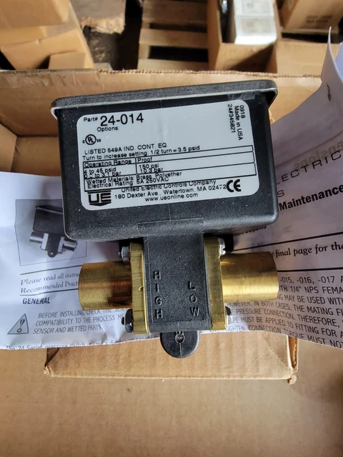 *New In Box* Delta 24-014 Pressure Switch