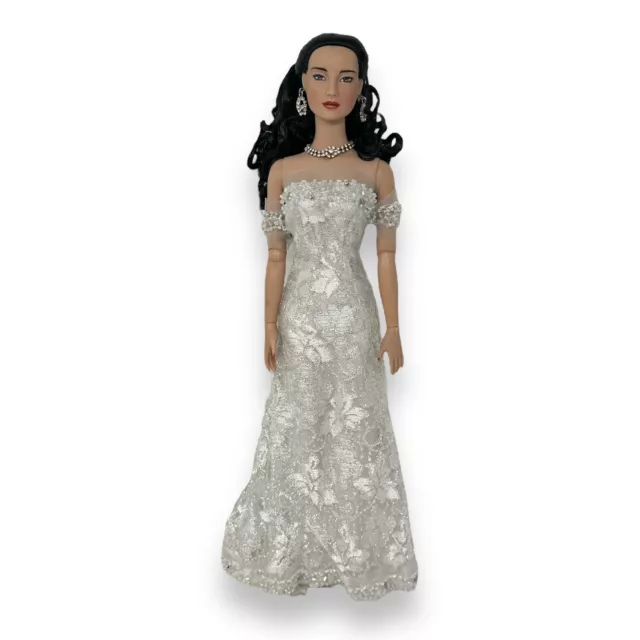 Women in the Media Awards Layne Tonner Doll 2007 Tyler BW Body Silver Gown