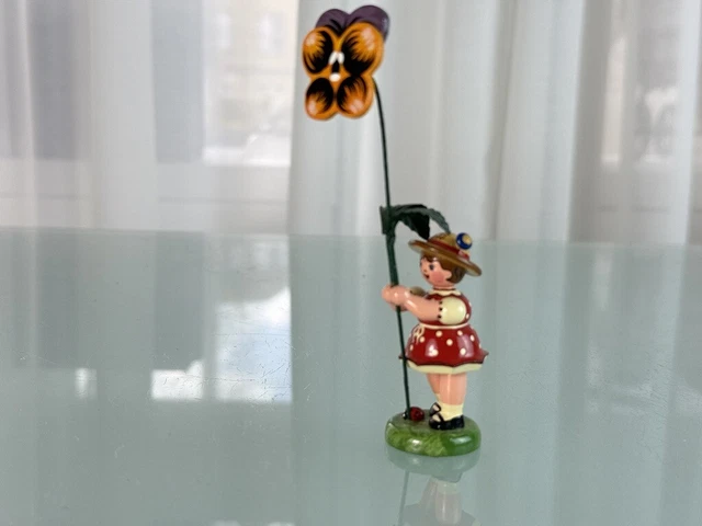 Charmante Petite Figurine En Bois Qui Permet Avec 12 Expressions