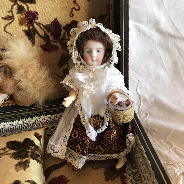 poupée porcelaine ancienne coffret penderie osier avec 2