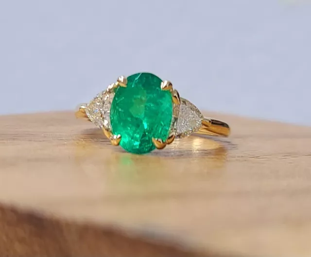 Vintage 14K Yellow Gold Engagement Ring 1.85CT.Natural Colombia Green Oval Shape