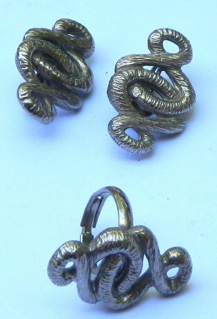 bague et paire de clips d'oreilles vintage en métal