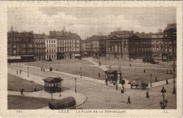 CPA LILLE Place de la Republique (999856)