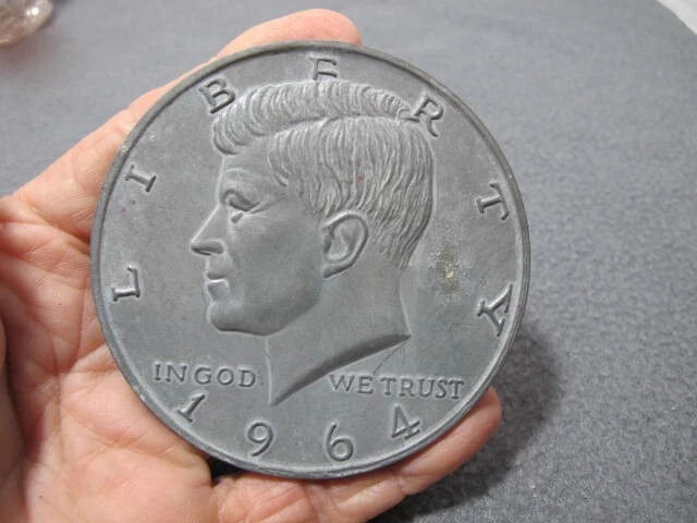XXL Novelty Liberty Kennedy Half dollar 1964 USA 3" Metal