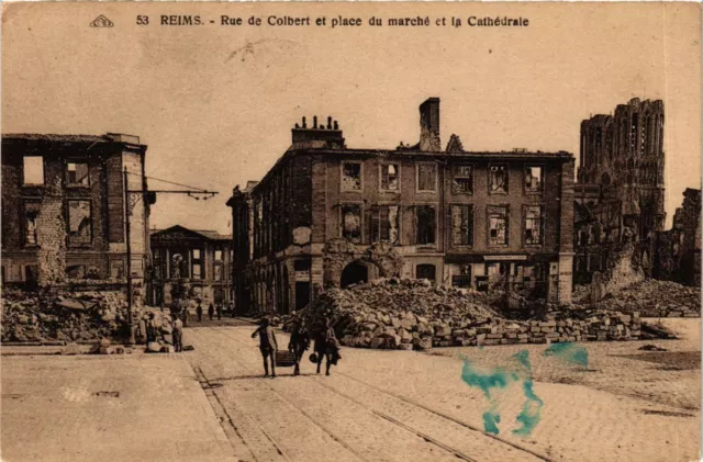 CPA AK Militaire Reims Ruines Rue de Colbert et la place du marché (696372)