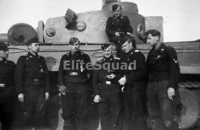 WW2 Picture Photo Panzer German Tiger tank and crew schwere panzer 0395