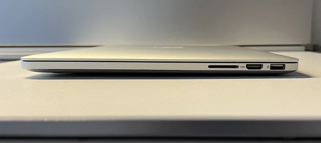Apple MacBook Pro 15,4, 16 GB, 2,2 GHz i7 QuadCore i7, 250 GB unità di memoria a stato solido, Monterey 8