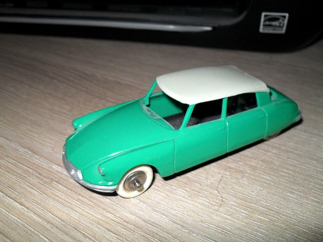 dinky toys France Citroen DS19 Ref: 24c