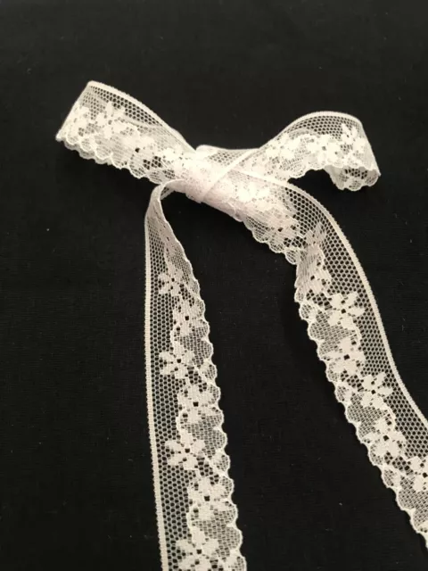 18mm WIDE :  WHITE FLORAL POLYESTER SCALLOP EDGE LACE TRIM : 20 METRES : #STL01