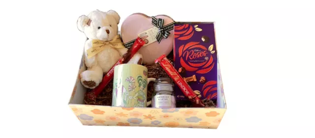 Gift Hamper Bayliss& Harding, Roses Chocolates, Mug & more