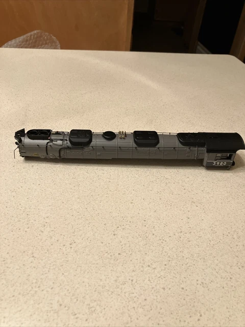 Lionel HO Scale Gray Challenger Union Pacific # 3980 Diecast Body Only New Nice