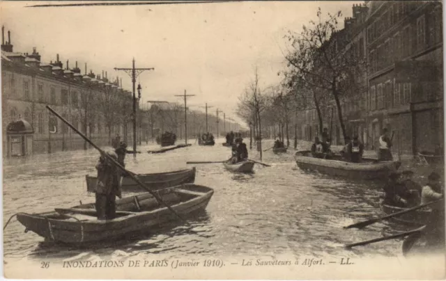 CPA Inondations 1910 PARIS Les Sauveteurs a Alfort (996465)