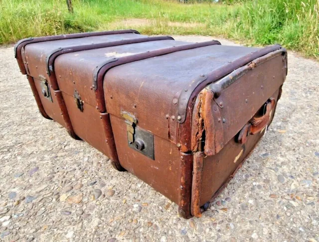 Maleta de vapor retro vintage con bandas de madera baúl mesa de equipaje - exhibición de utilería