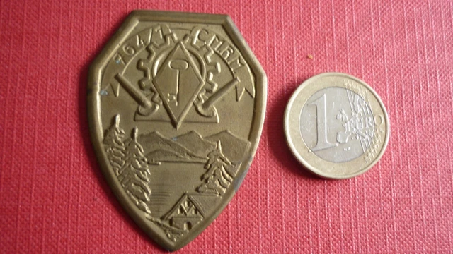 Insigne Ski Montagne : Club Alpin Francais. Metal Epais