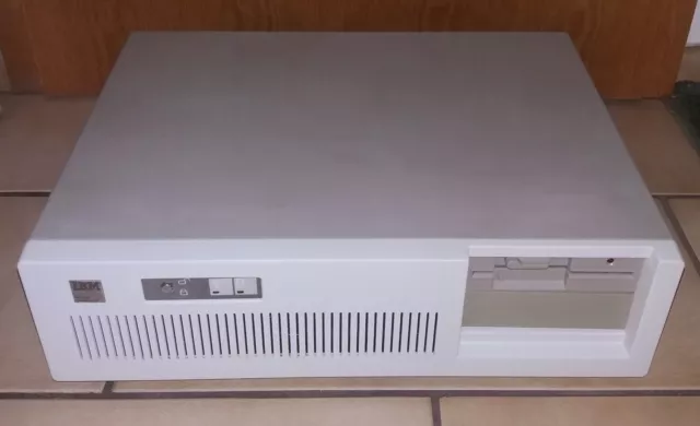 IBM AT 5170 286 Legendary 6 MHz prima variante di IBM AT IBM AT 5170 286 Legendary 6 MHz prima variante di IBM AT
