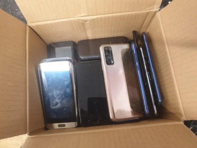 30x Job Lot of Smartphones. Various Brands. Not Working - For Parts - Not Tested