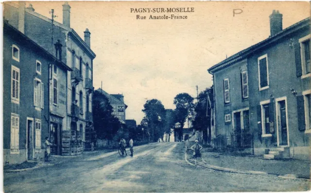 CPA AK PAGNY-sur-MOSELLE - Rue Anatole-France (484326)
