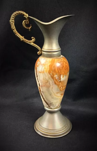 Petit vase cruche en onyx marbré et étain