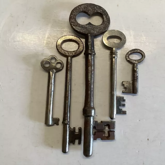 Vintage Large,Skeleton Key Set 5 Metal,Keys,Antique,Rustic,Collectible,F/Door