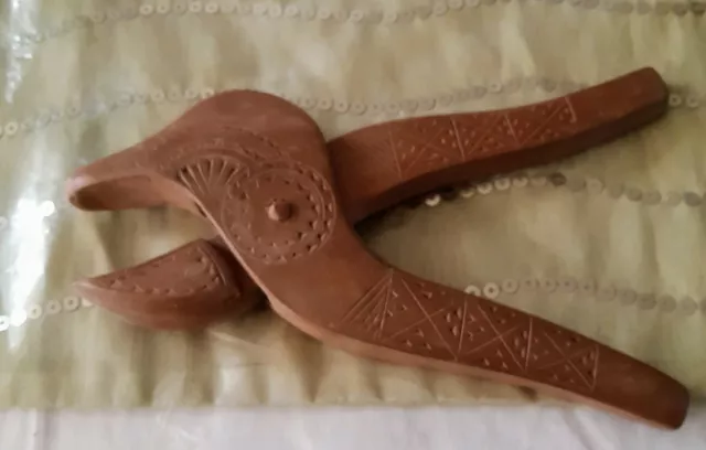 Vintage treen South American hand made wooden nut cracker 8" long. Bird shaped 3