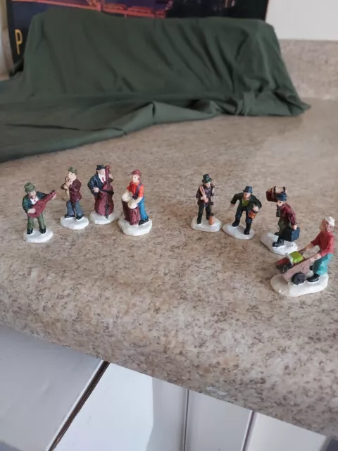 Lot Of 8 People,4 In Band, Bag Lady, 3 Misc For Train Layout o gauge