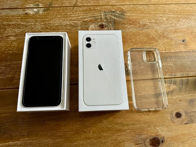 Apple iPhone 11 - 64GB - White (Unlocked) A2221 (GSM)