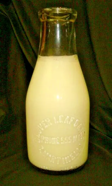 RARE 1944 Clover Leaf Dairy Milk Bottle Embossed 1 Quart Clear Glass