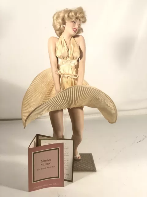 Vintage Franklin Mint Heirloom Dolls Marilyn Monroe Seven Year Itch Display