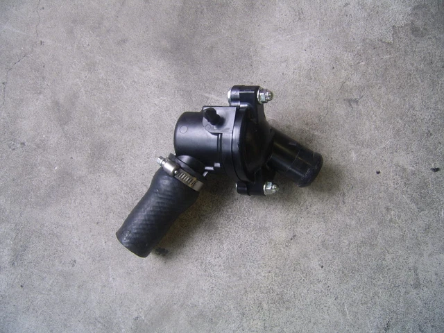THERMOSTAT HOUSING Yamaha FAZER 1000 2006-2009 2007