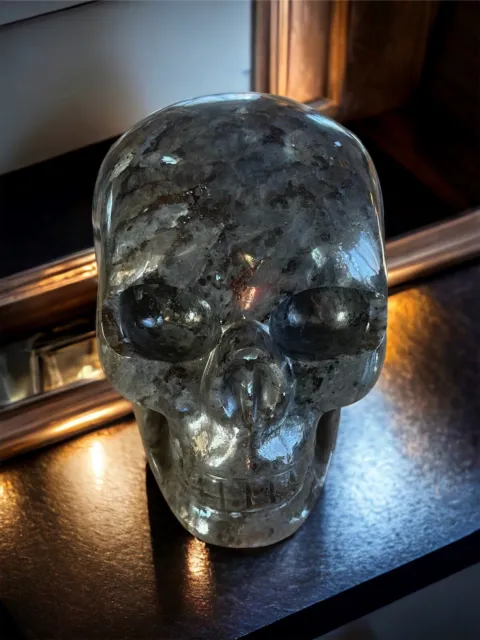 Schöner „  Larvikit “   Kristallschädel sehr detailliert  1,11 Kg