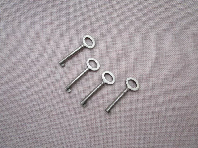 4 kleine alte Schatullen Schlüssel Kästchen Vorhängeschloss Spardose 3,6 cm