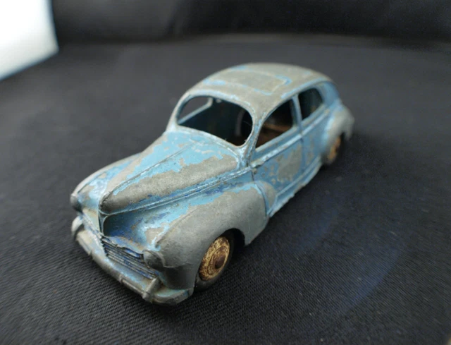 Dinky Toys F n° 24R Peugeot  203 petite lunette