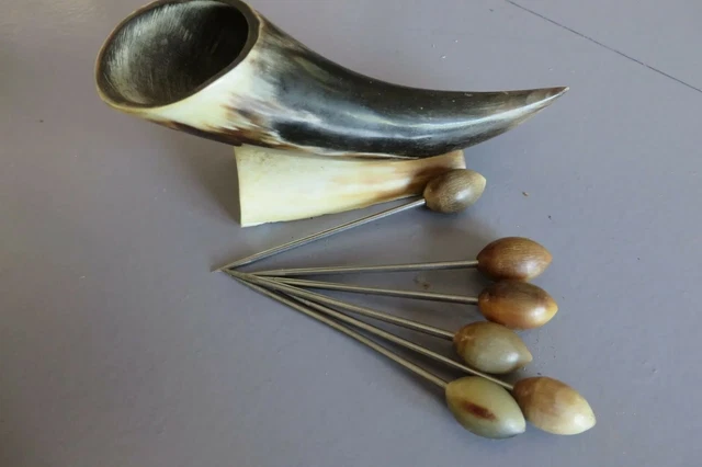 ancien porte pique escargots en corne
