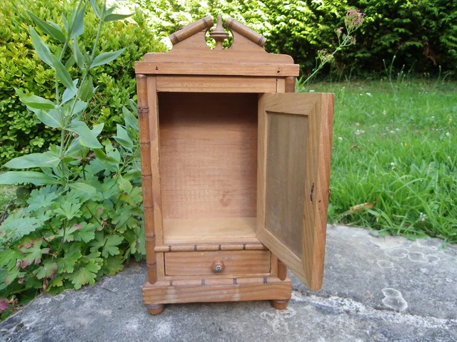 Ancienne Armoire de poupee bambou
