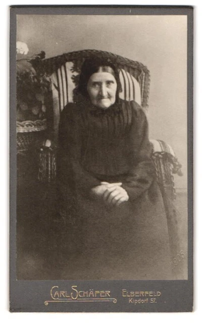 Fotografie Carl Schäfer, Elberfeld, Kipdorf 57, Portrait ältere Dame im Kleid m